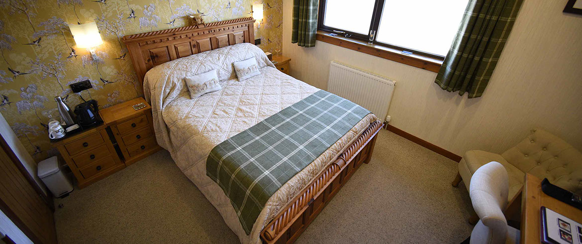 Loch Aluinn contains a spacious modern double room with sea views and en suite bathroom