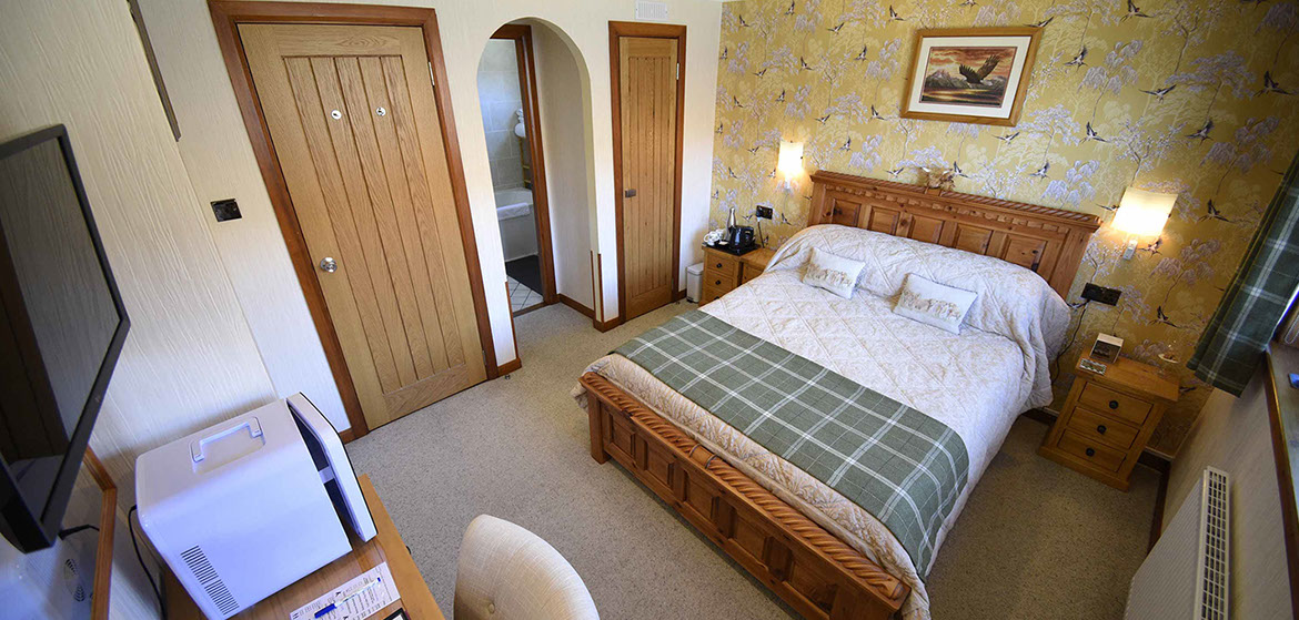 Loch Aluinn is a spacious bed and breakfast accommodation in Sconser with en suite rooms
