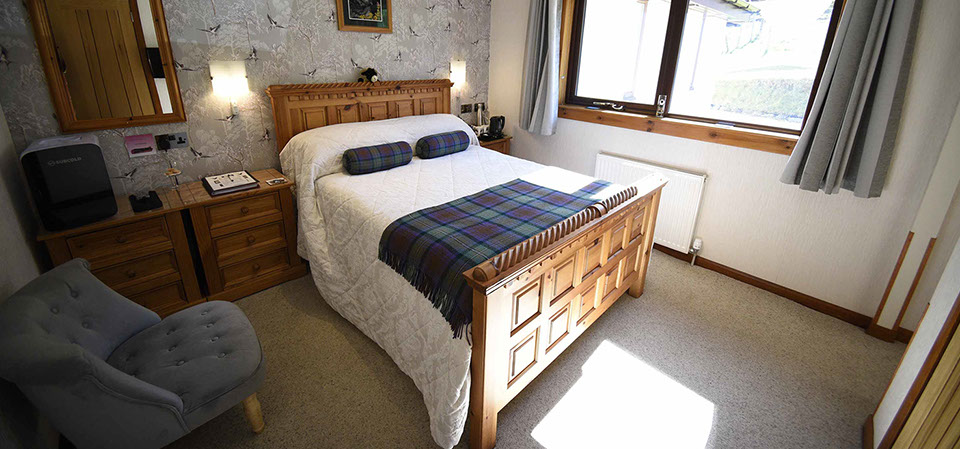 Glamaig View bed and breakfast accommodation in Sconser with mountain views