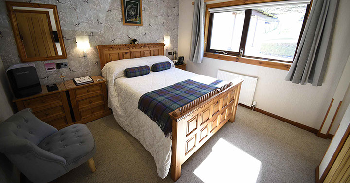 Glamaig View bed and breakfast accommodation in Sconser with mountain views