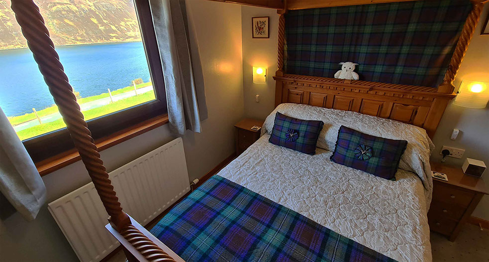 Loch Aluinn bed and breakfast accommodation is a sea view property located in Sconser